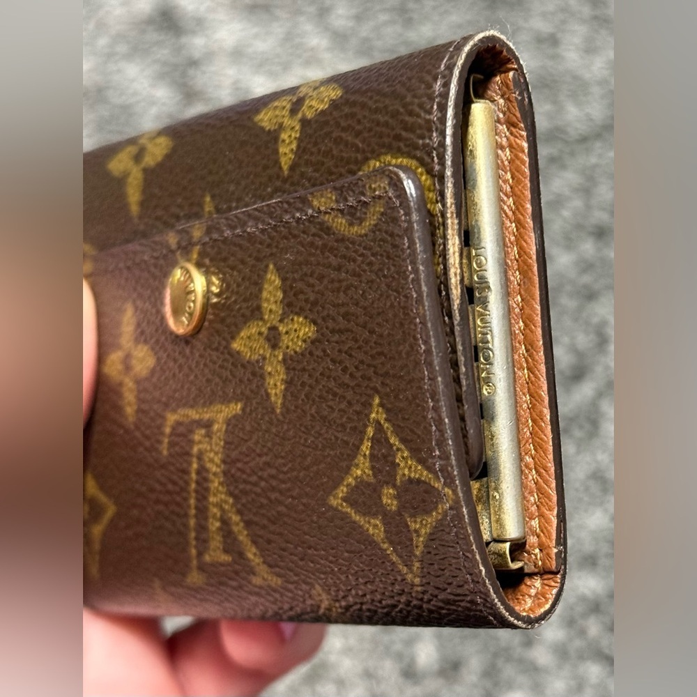 Louis Vuitton 6 ring key holder - Picture 4 of 10